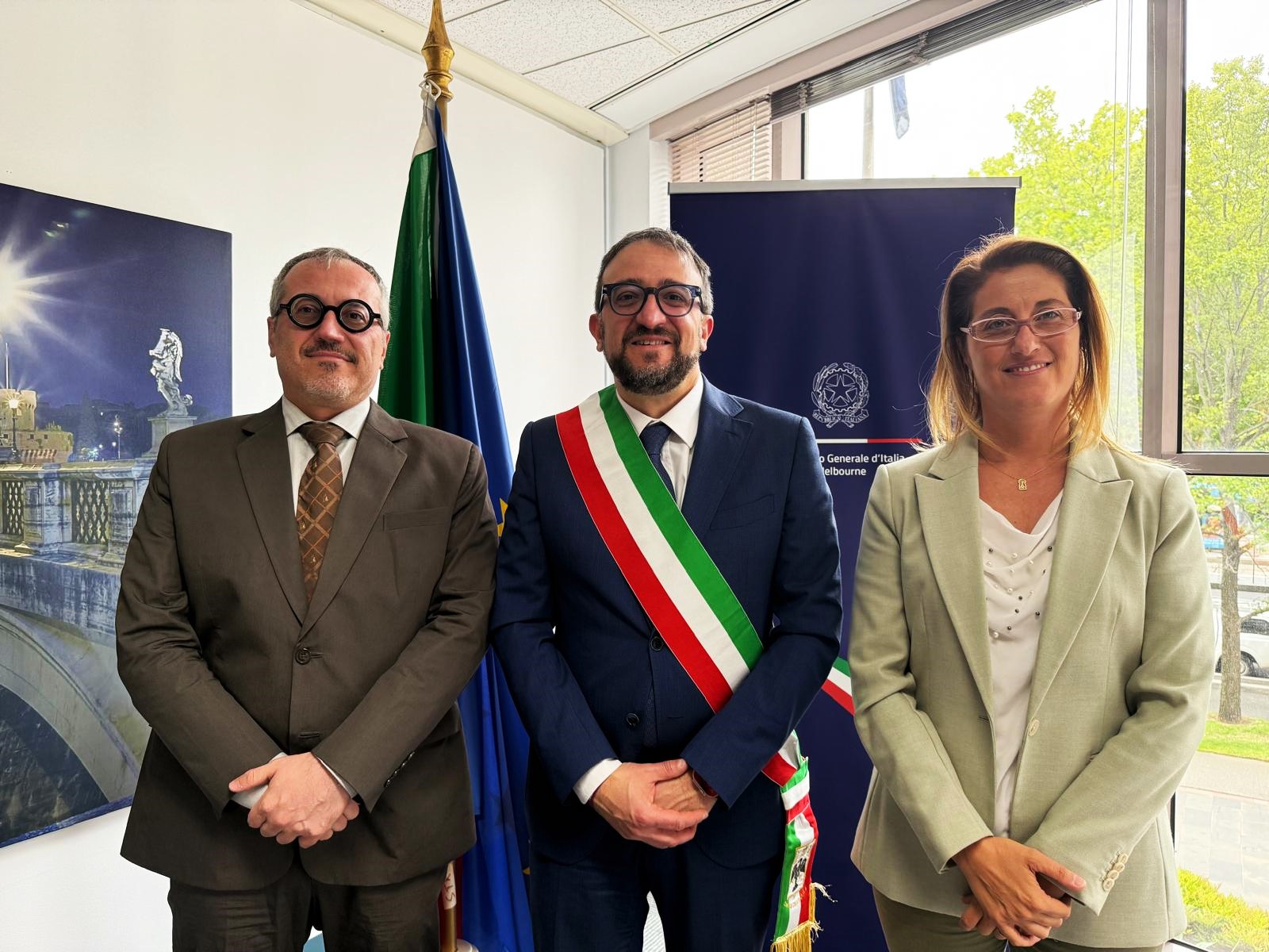 Il sindaco Biondi con i Consoli generali d'Italia a Sydney e Melbourne, Gianluca Rubagotti e Chiara Mauri