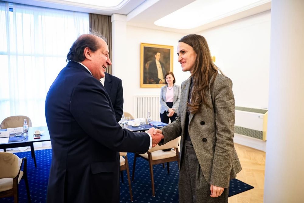 Dal Mas con ministro Affari Esteri di Romania, Oana-Silvia Țoiu - foto: InCE