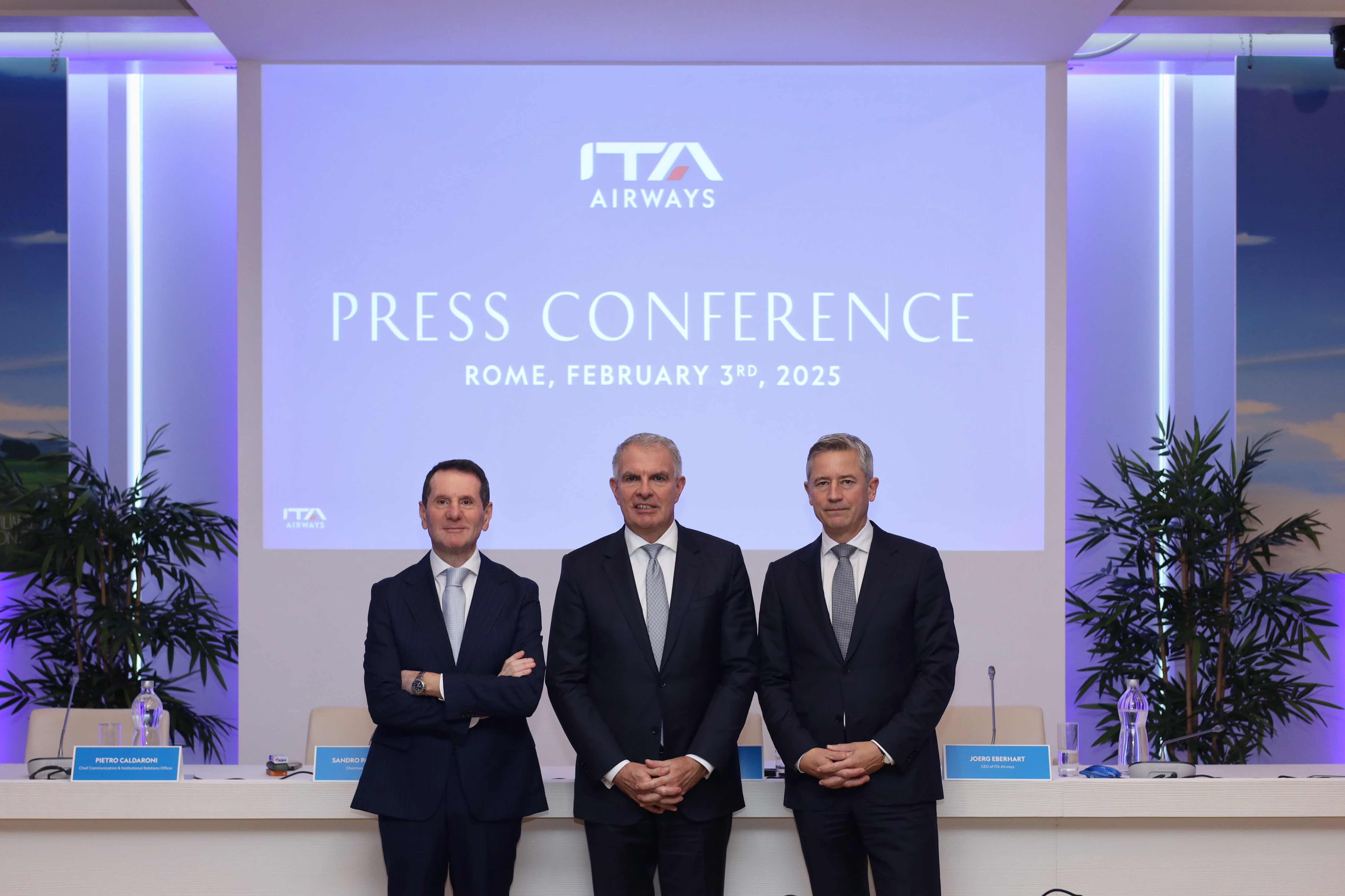 Sandro Pappalardo, presidente; Carsten Spohr, CEO Deutsche Lufthansa AG; Joerg Eberhart, amministratore delegato